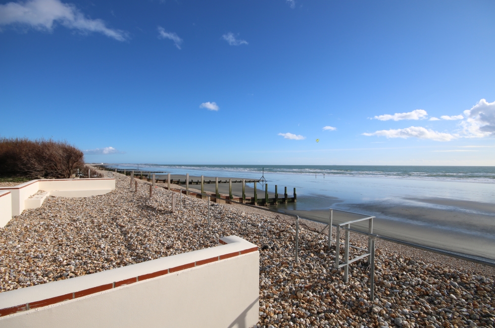 Holiday Lettings, West Wittering The Breeze Baileys Estate Agent