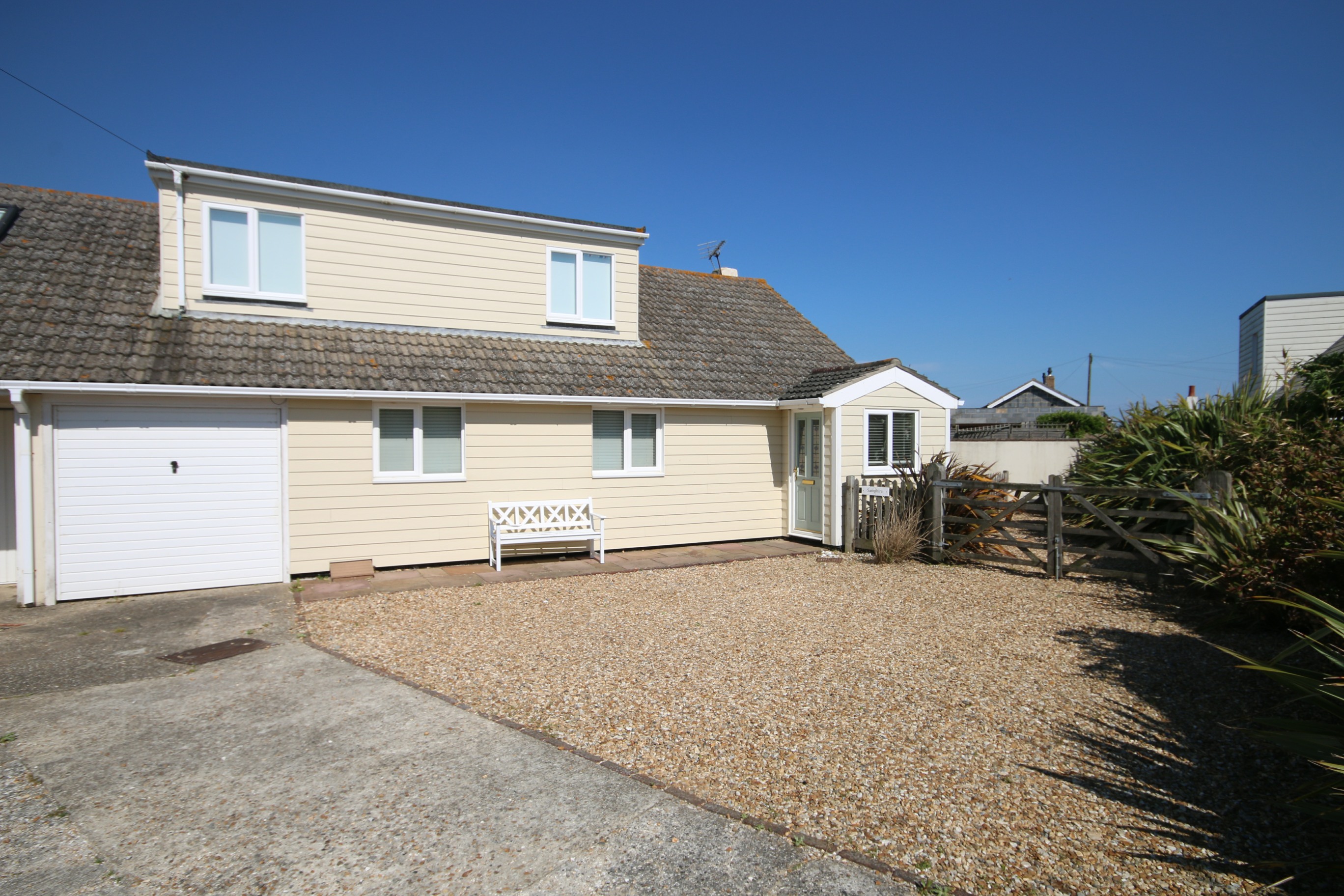 Holiday Lettings, East Wittering Samphire, Barn Walk Baileys Estate