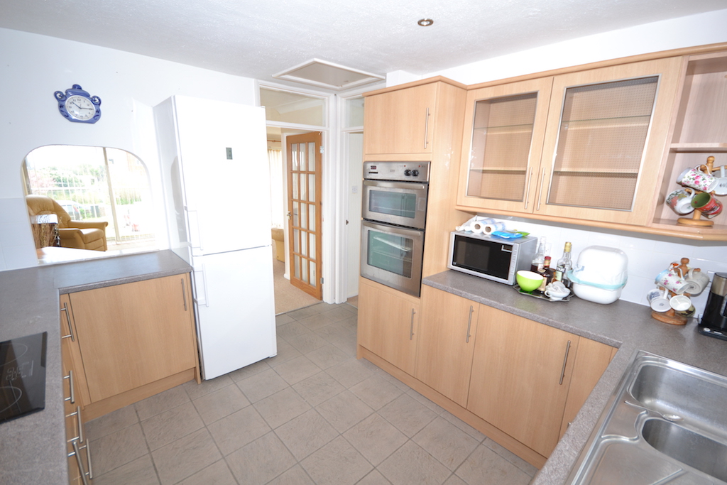 Property for Sale, Bracklesham Bay Fairview Baileys Estate Agent