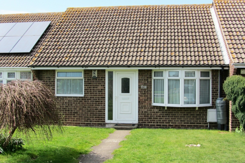 Property to Let, East Wittering 5 Cakeham Way Baileys Estate Agent