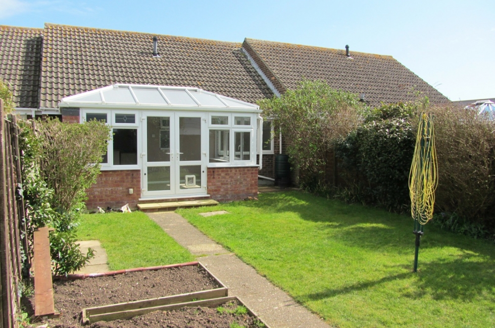 Property to Let, East Wittering 5 Cakeham Way Baileys Estate Agent
