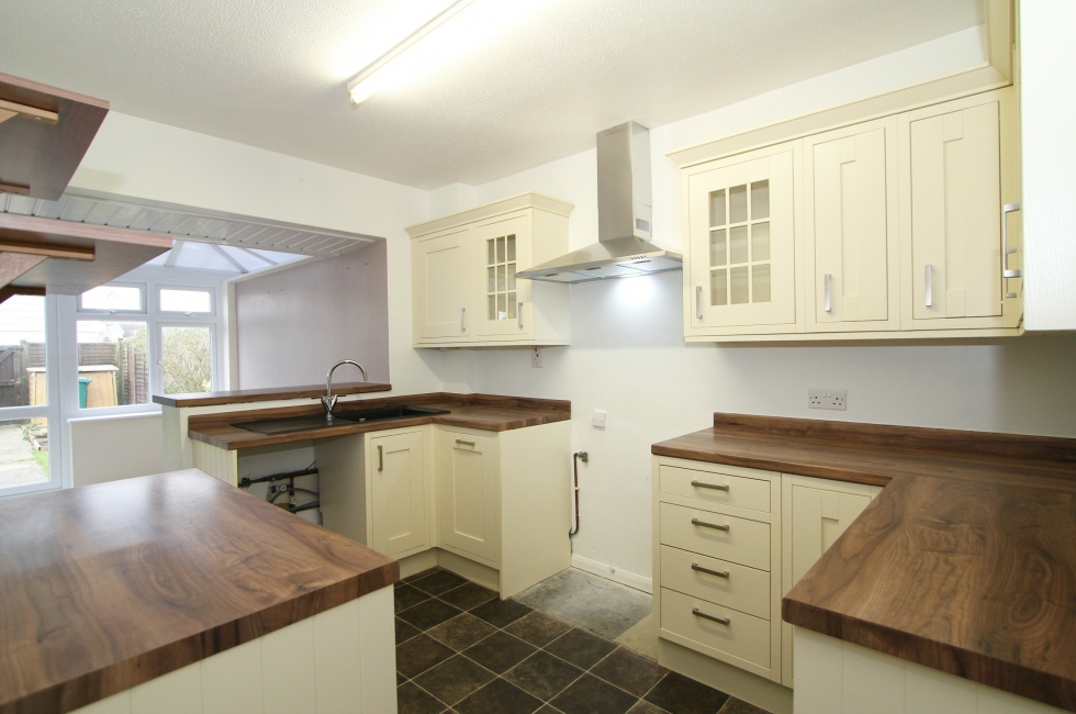 Property to Let, East Wittering 5 Cakeham Way Baileys Estate Agent