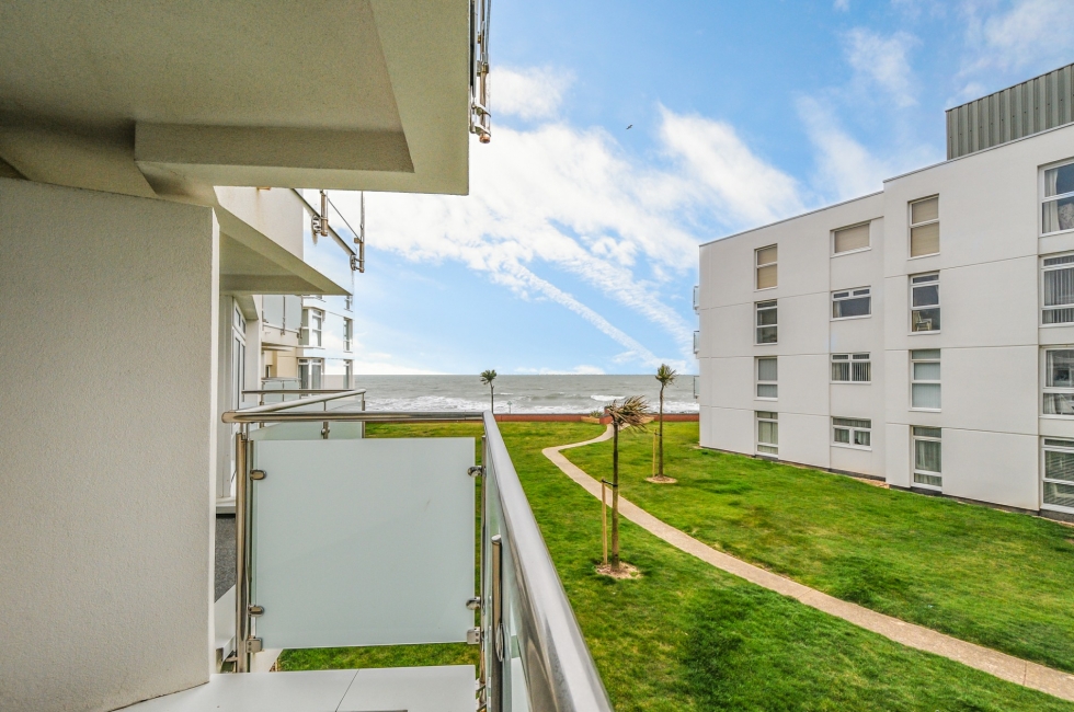 Property for Sale, East Wittering 21 Seagate Court Baileys Estate Agent