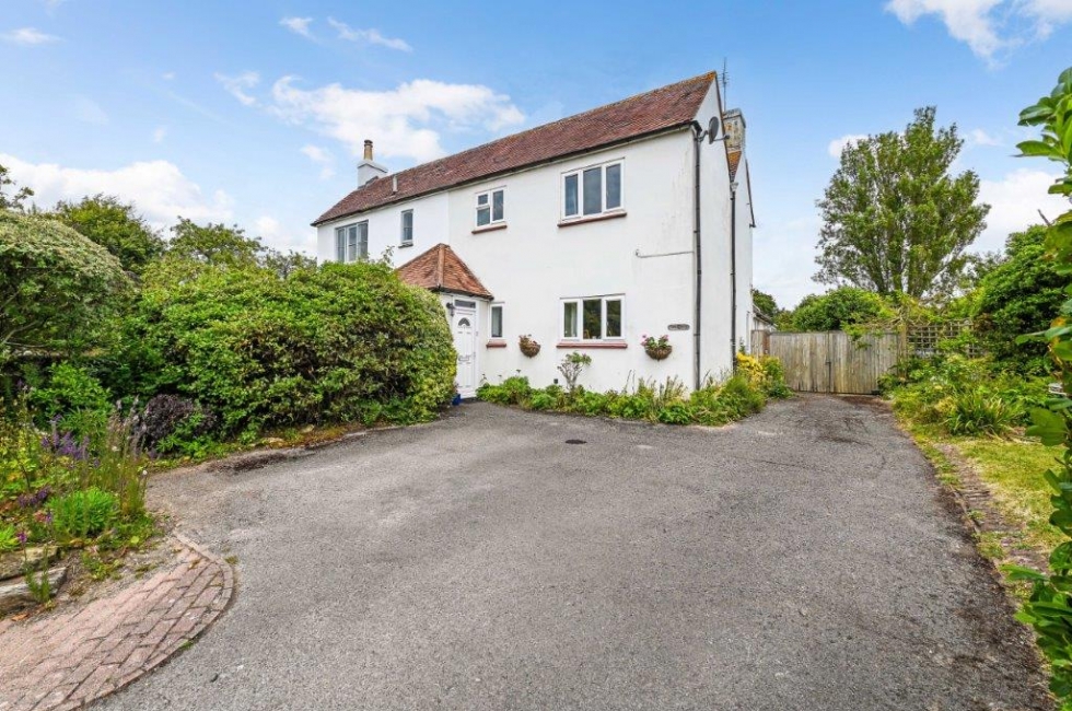 Property for Sale, Birdham Rose Cottage, Court Barn Lane Baileys Estate Agent