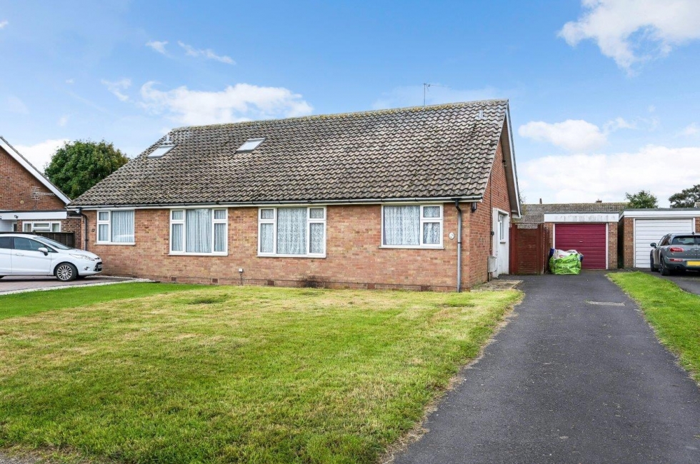 Property for Sale, Bracklesham Bay 10 Clappers Lane Baileys Estate Agent